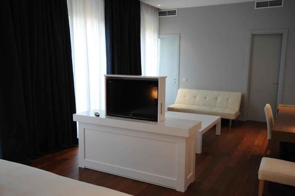 Cristina Park Hotel Montesarchio Buitenkant foto